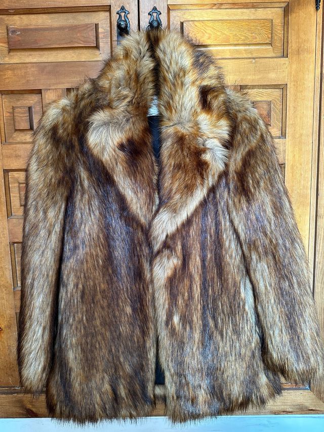 Abrigo efecto pelo Zara Woman