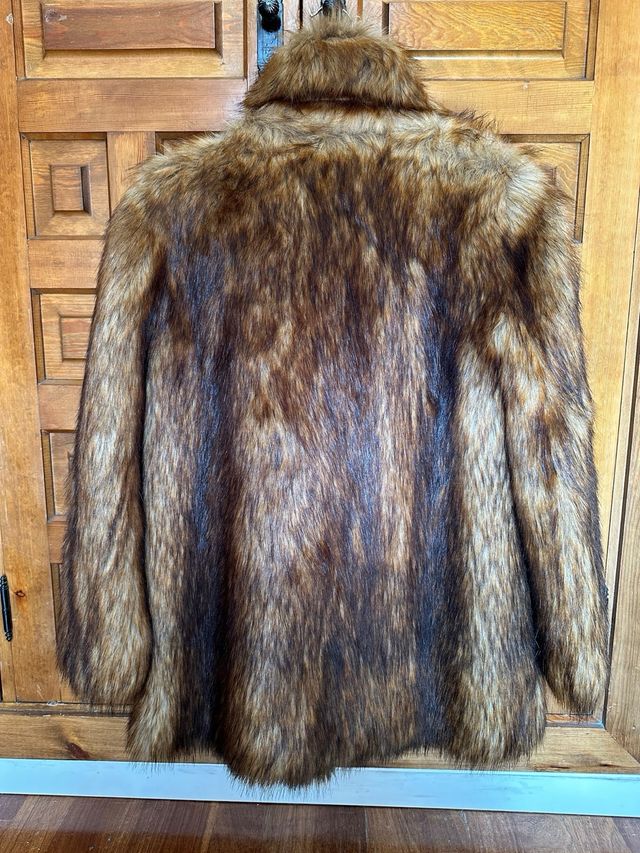 Abrigo efecto pelo Zara Woman