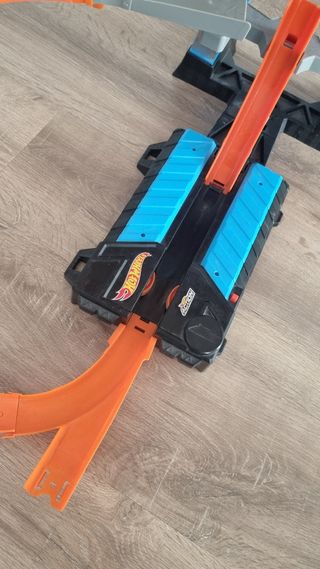 Hot wheels. Torre de choques