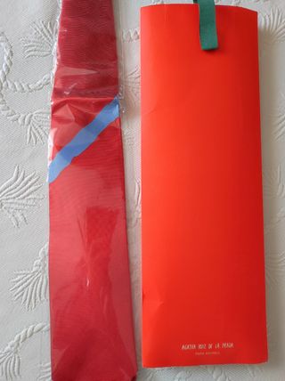 Corbata roja Agatha Ruiz De La Prada 