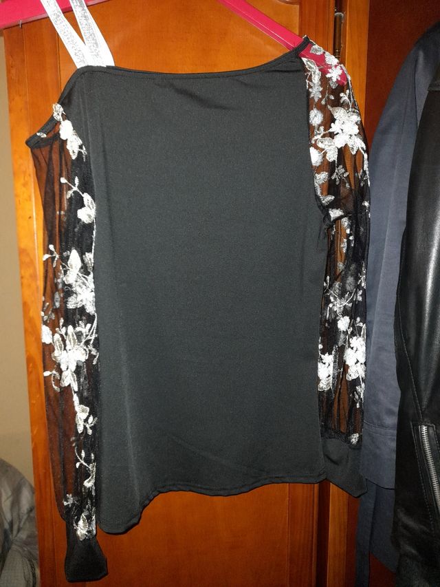 Top crop tirantes en un lado en el hombro