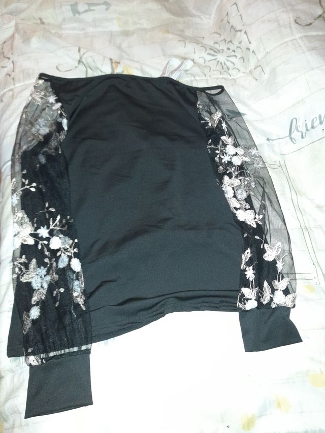 Top crop tirantes en un lado en el hombro