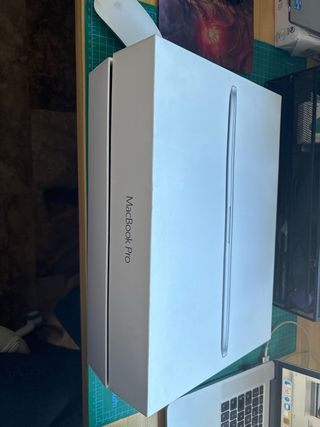 MacBook Pro Retina 15” 16GB RAM con raton