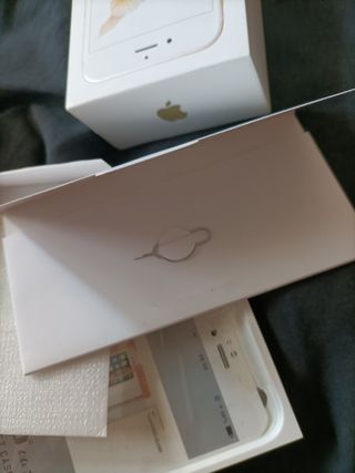 Caja y auriculares iPhone 6s
