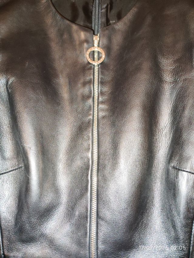 Top de piel negro de Purificación Garcia