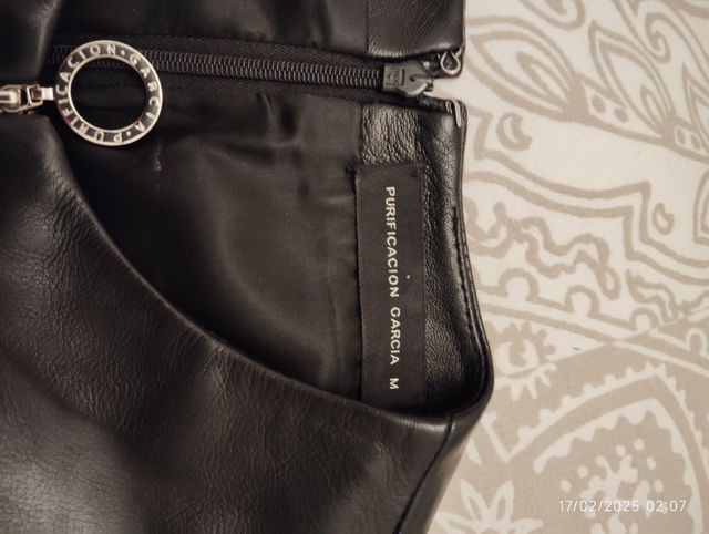 Top de piel negro de Purificación Garcia