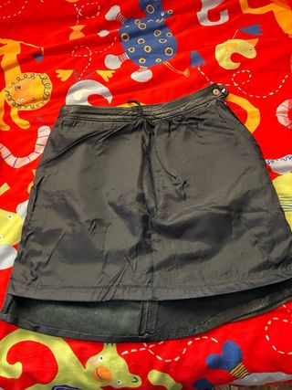 Minifalda de cuero negro