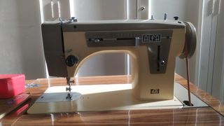 Maquina de coser Alfa 475