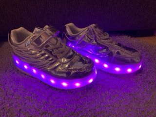 Zapatillas con patines y luces