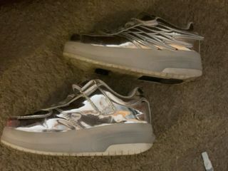 Zapatillas con patines y luces