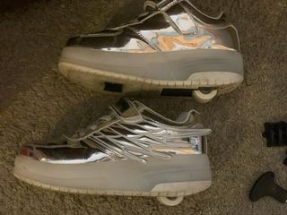 Zapatillas con patines y luces