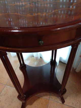 Mesita auxiliar ovalada