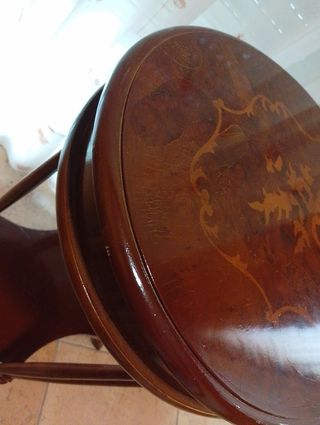 Mesita auxiliar ovalada