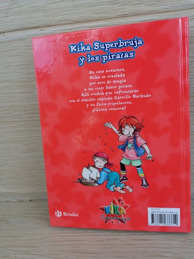 Kika Superbruja y los piratas (ed. COLOR) (Castellano - A PARTIR DE 8 AÑOS - PERSONAJES - Kika Superbruja) (Spanish Edition)