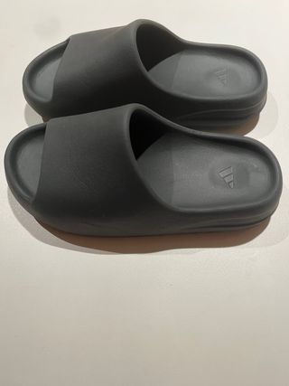 yeezy slide 