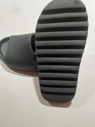 yeezy slide 