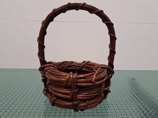 Pequeña cesta mimbre 