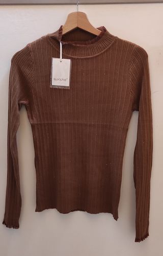 Pullover cammello a costine con micro paillettes