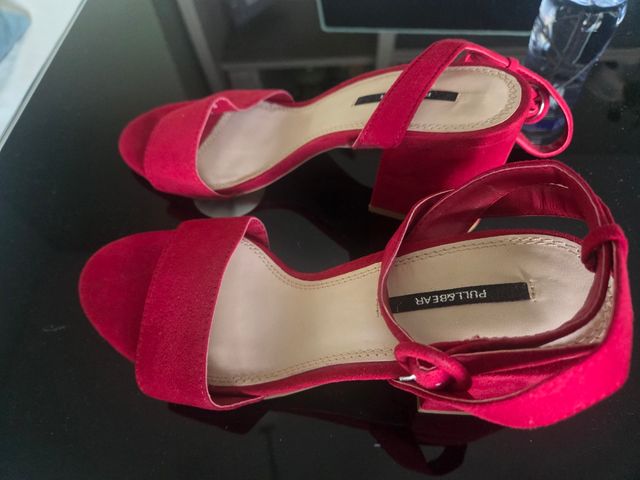 Sandalias rojas pull and bear
