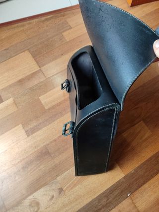 Alforja de piel para moto