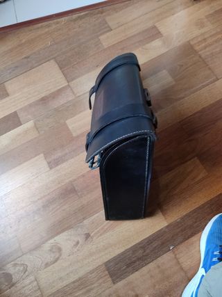 Alforja de piel para moto