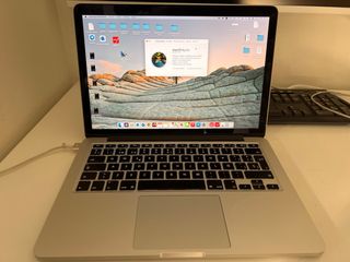 MacBook Pro Retina 13” + Teclado y Mouse Apple