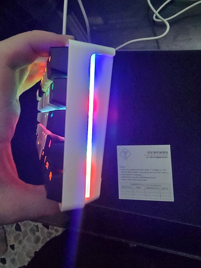 Tastiera meccanica rgb switch rossi