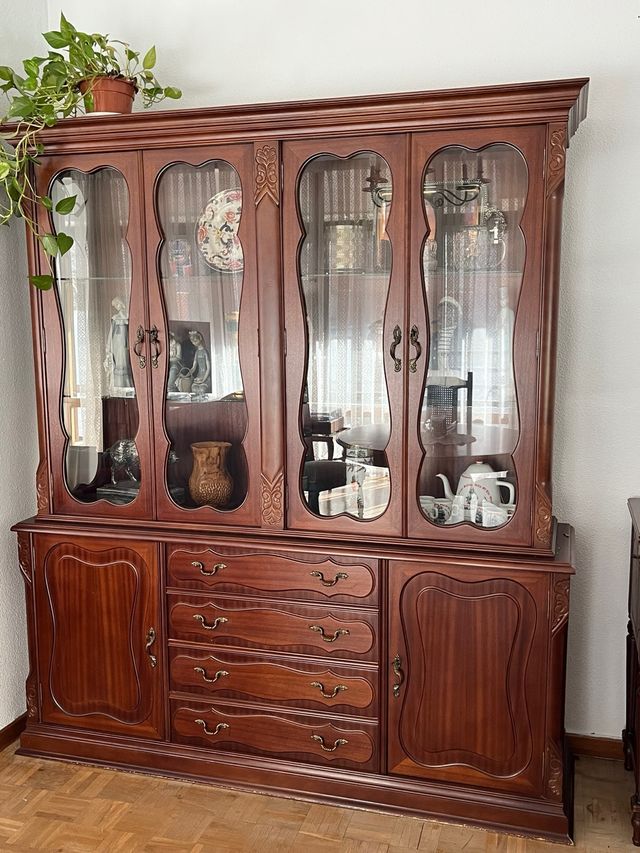 Vitrina de madera salón