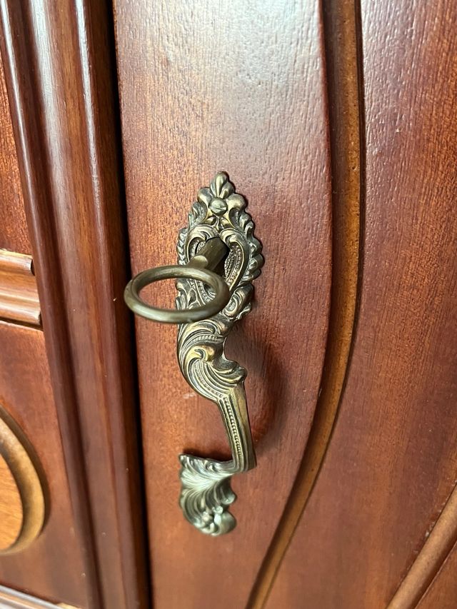 Vitrina de madera salón