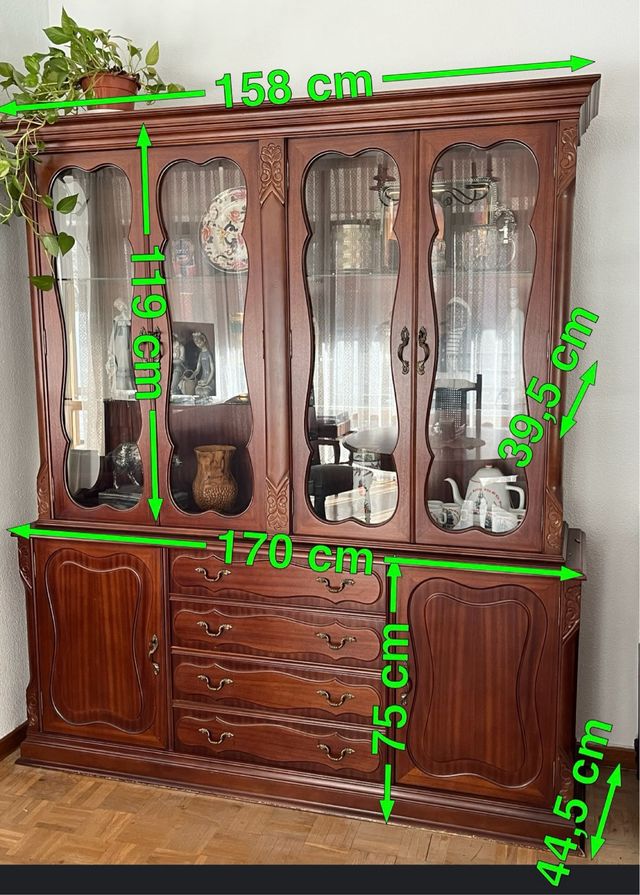 Vitrina de madera salón