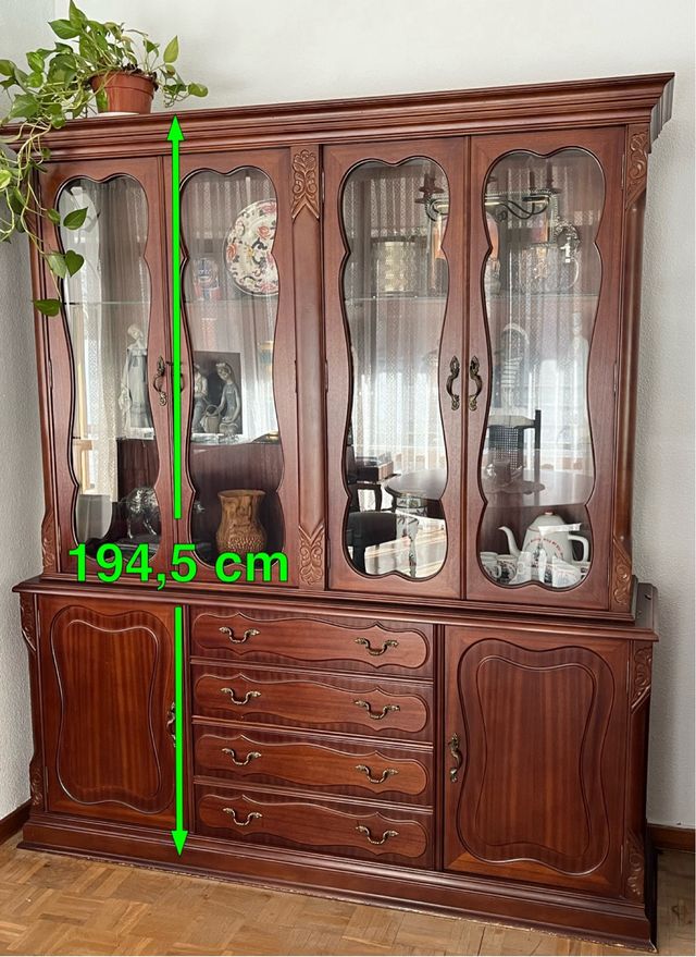 Vitrina de madera salón