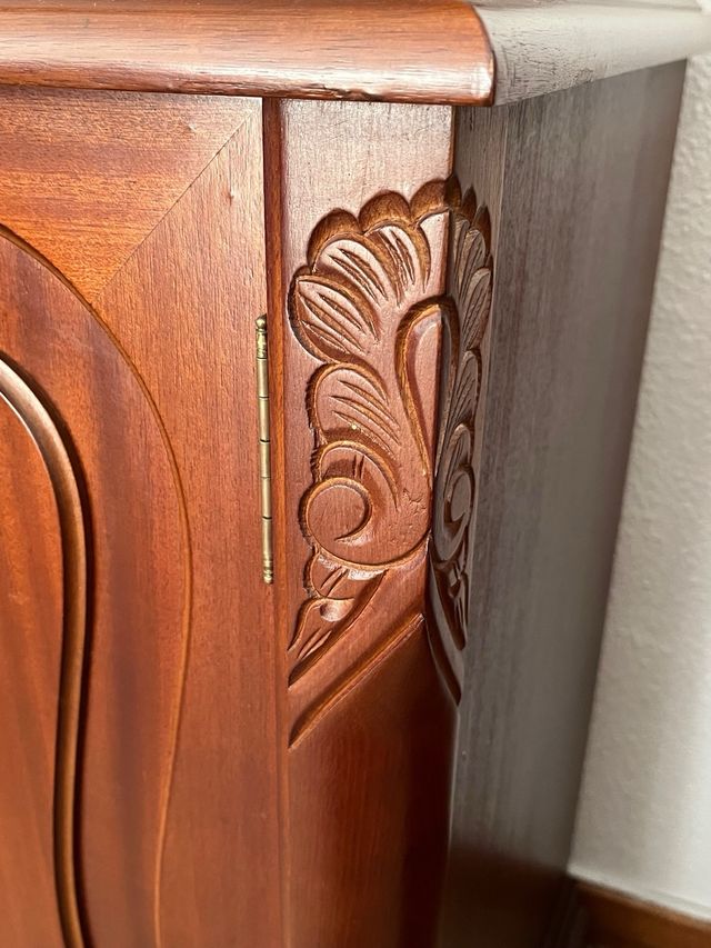 Vitrina de madera salón