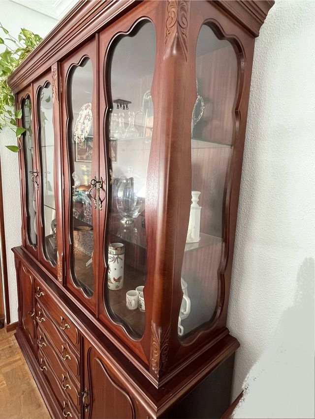 Vitrina de madera salón