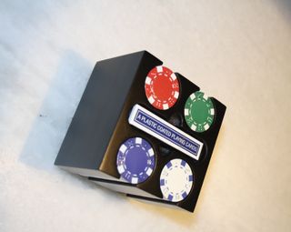 Set da Poker nuovo con un mazzo di carte e 100 fis