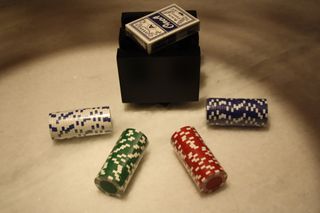 Set da Poker nuovo con un mazzo di carte e 100 fis