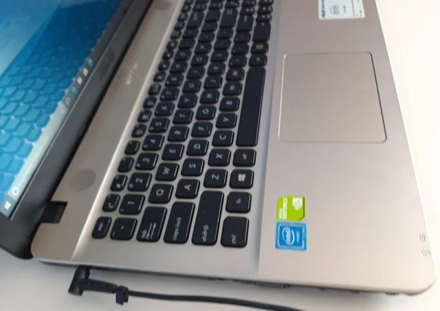 Ordenador portátil Asus