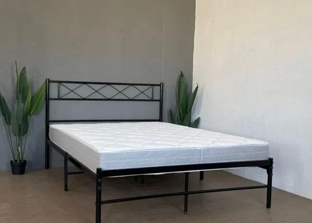 Cama metalica en blanco y negro -TODAS MEDIDAS!!