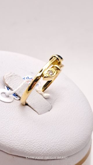 Anillo oro de 18k con diamante 