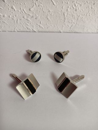 Gemelos para camisa y traje.