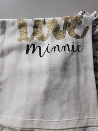 Pijama de menina com pantufas da Minnie