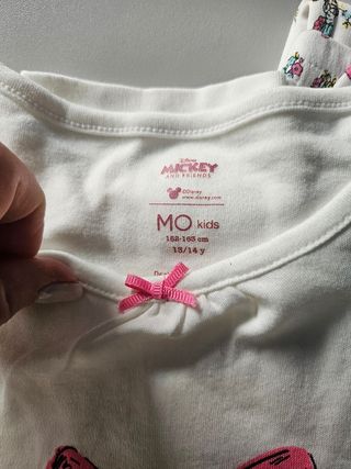 Pijama de menina com pantufas da Minnie