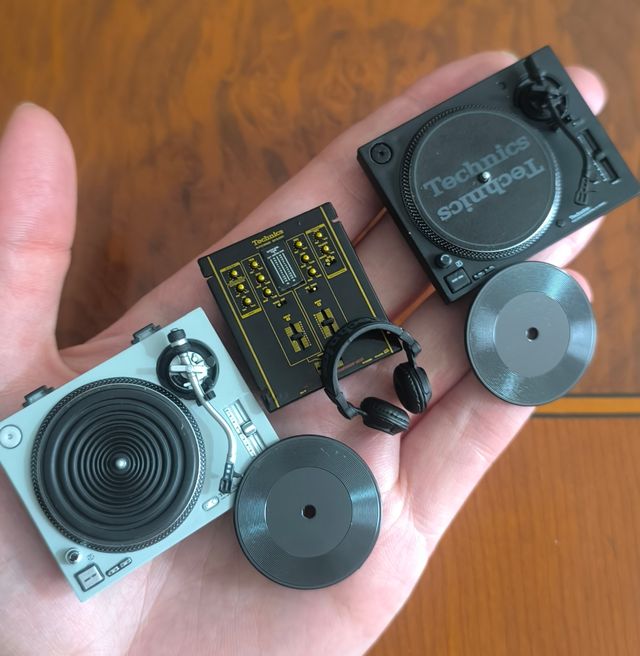 Technics miniatura 1200 dj