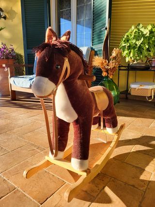 Cavallo a dondolo 