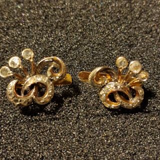 Pendientes de oro antiguos
