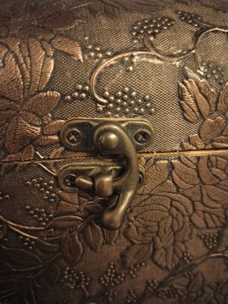 Baúl, cofre o joyero de madera