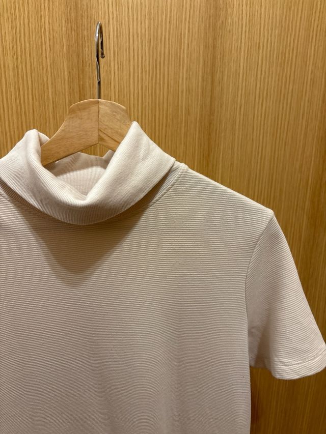 Vestido midi cuello alto beige Zara