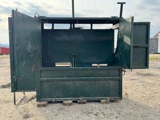 Cajón para herrar/curar becerros y vacas