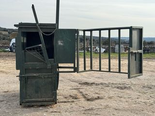 Cajón para herrar/curar becerros y vacas