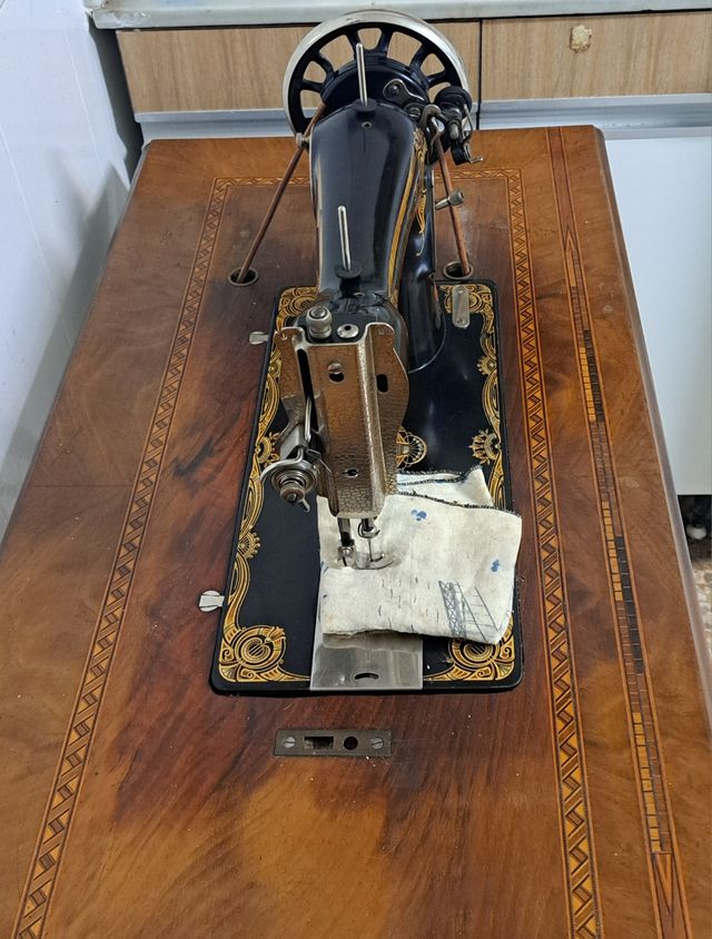 Maquina de coser antigua Frias