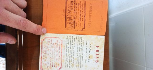 Maquina de coser antigua Frias